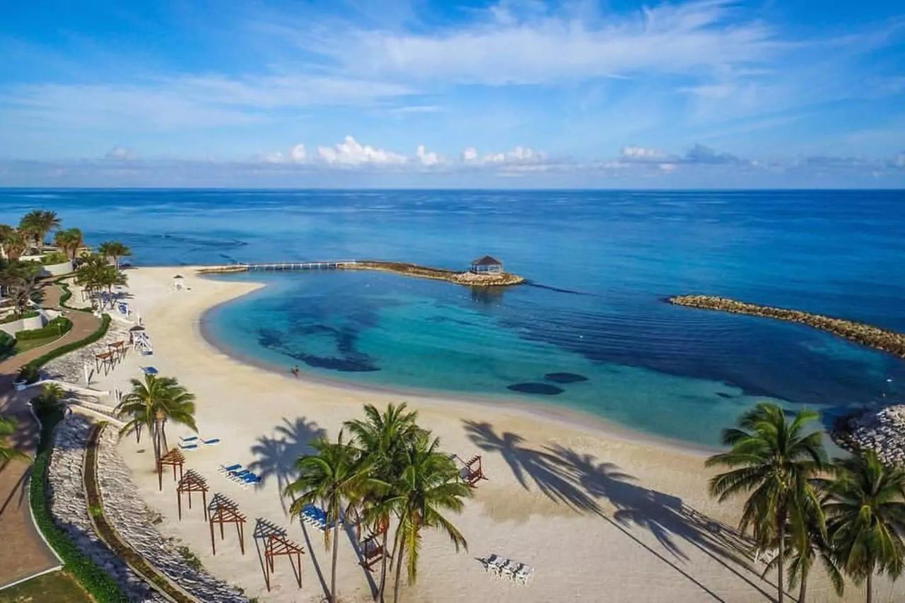 Family Complex Beside Beach W/Pool Montego Bay #1 Exteriör bild
