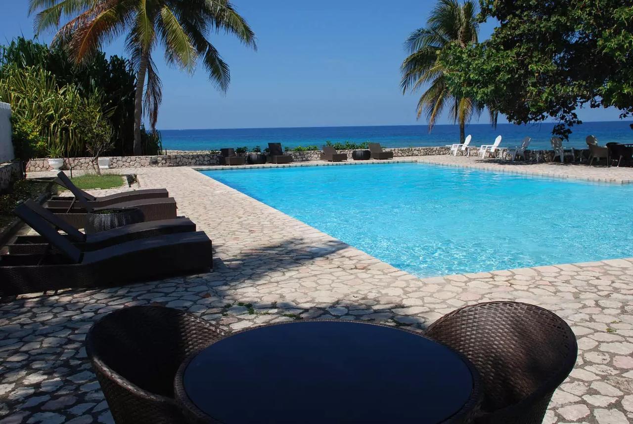 Family Complex Beside Beach W/Pool Montego Bay #1 Exteriör bild