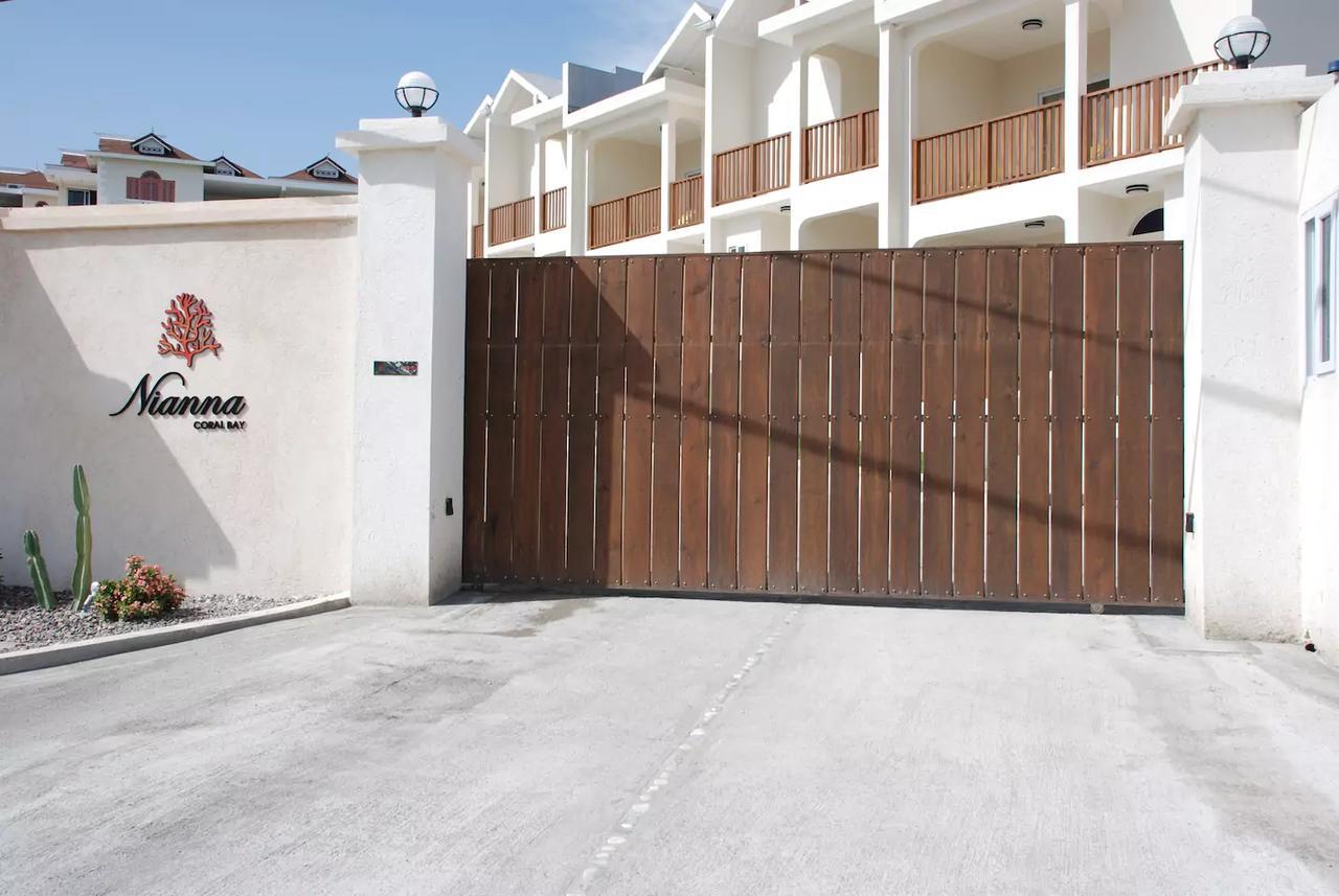 Family Complex Beside Beach W/Pool Montego Bay #1 Exteriör bild