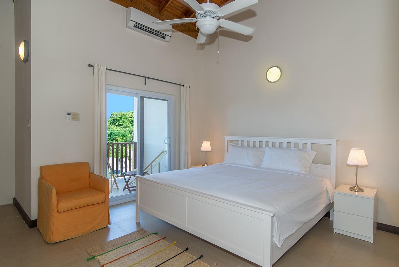 Family Complex Beside Beach W/Pool Montego Bay #1 Exteriör bild