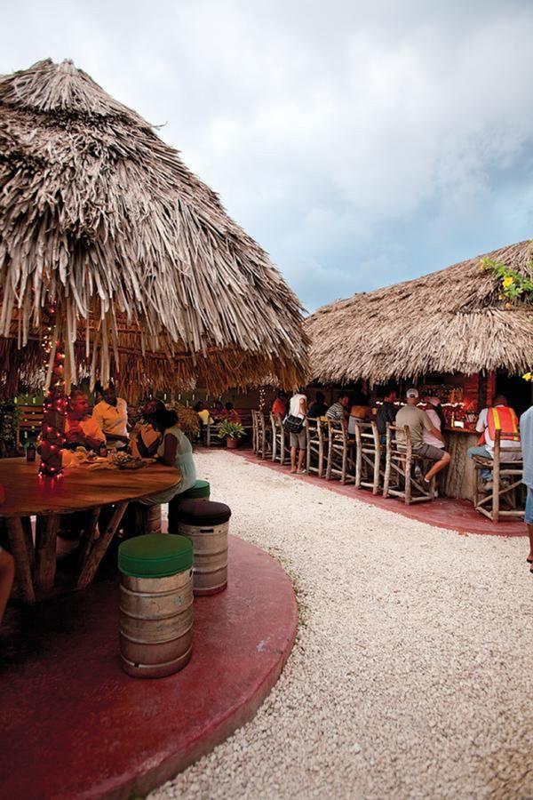 Family Complex Beside Beach W/Pool Montego Bay #1 Exteriör bild